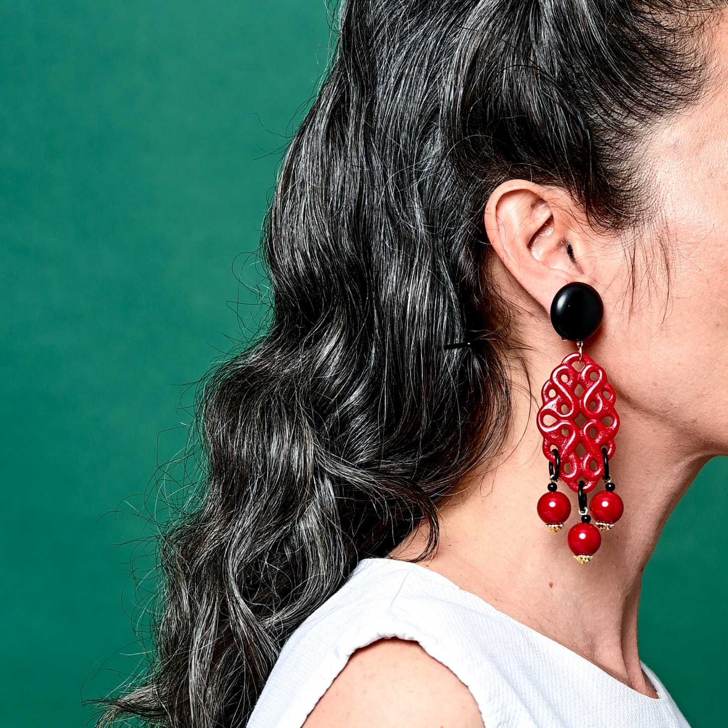 דנטל השלישי אדום