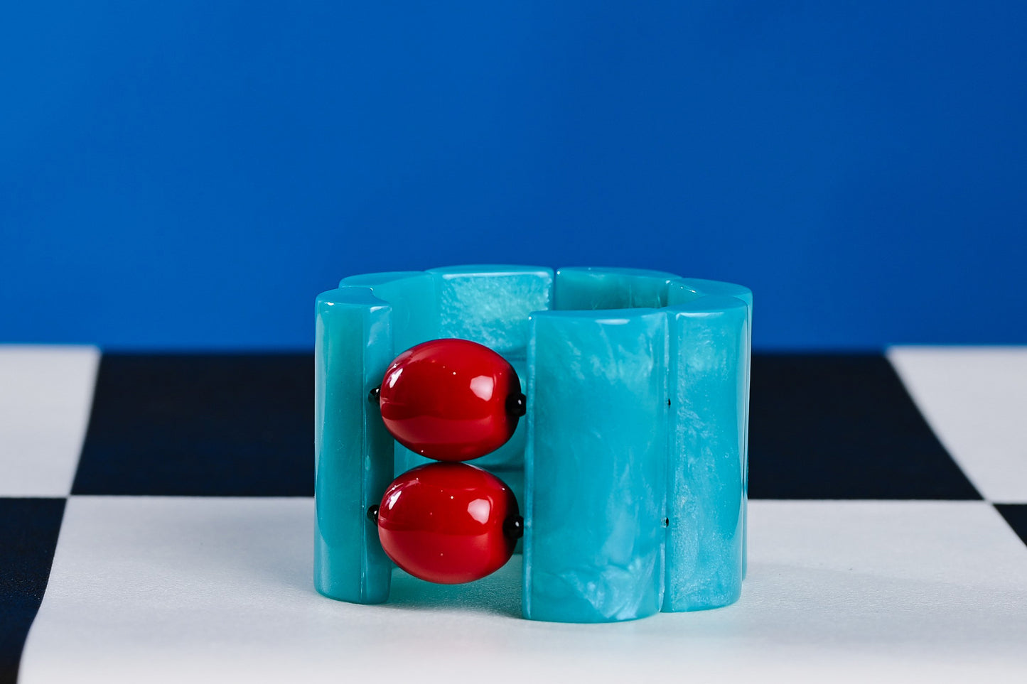 קוקה טורקיז עם אדום