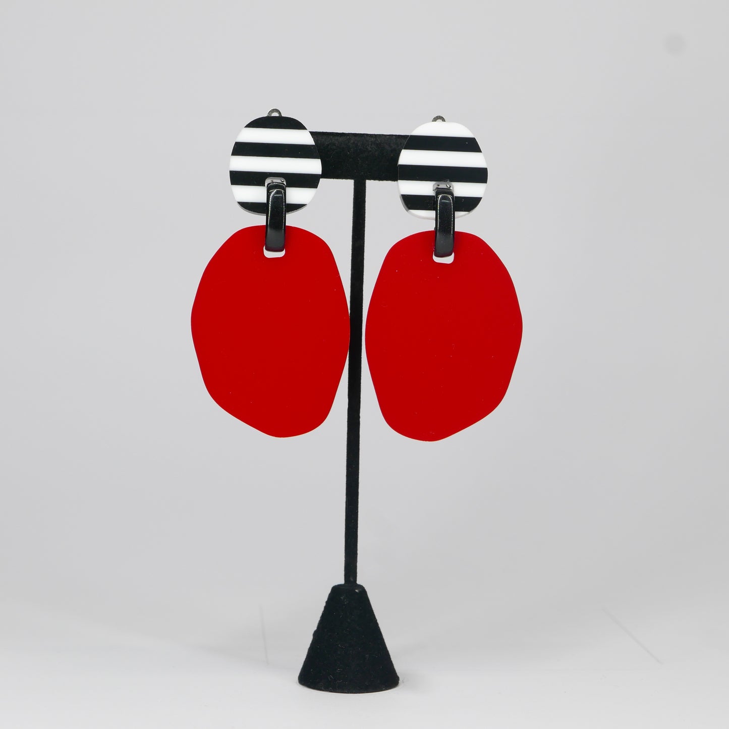 ג'יין רד ופסים שחורים