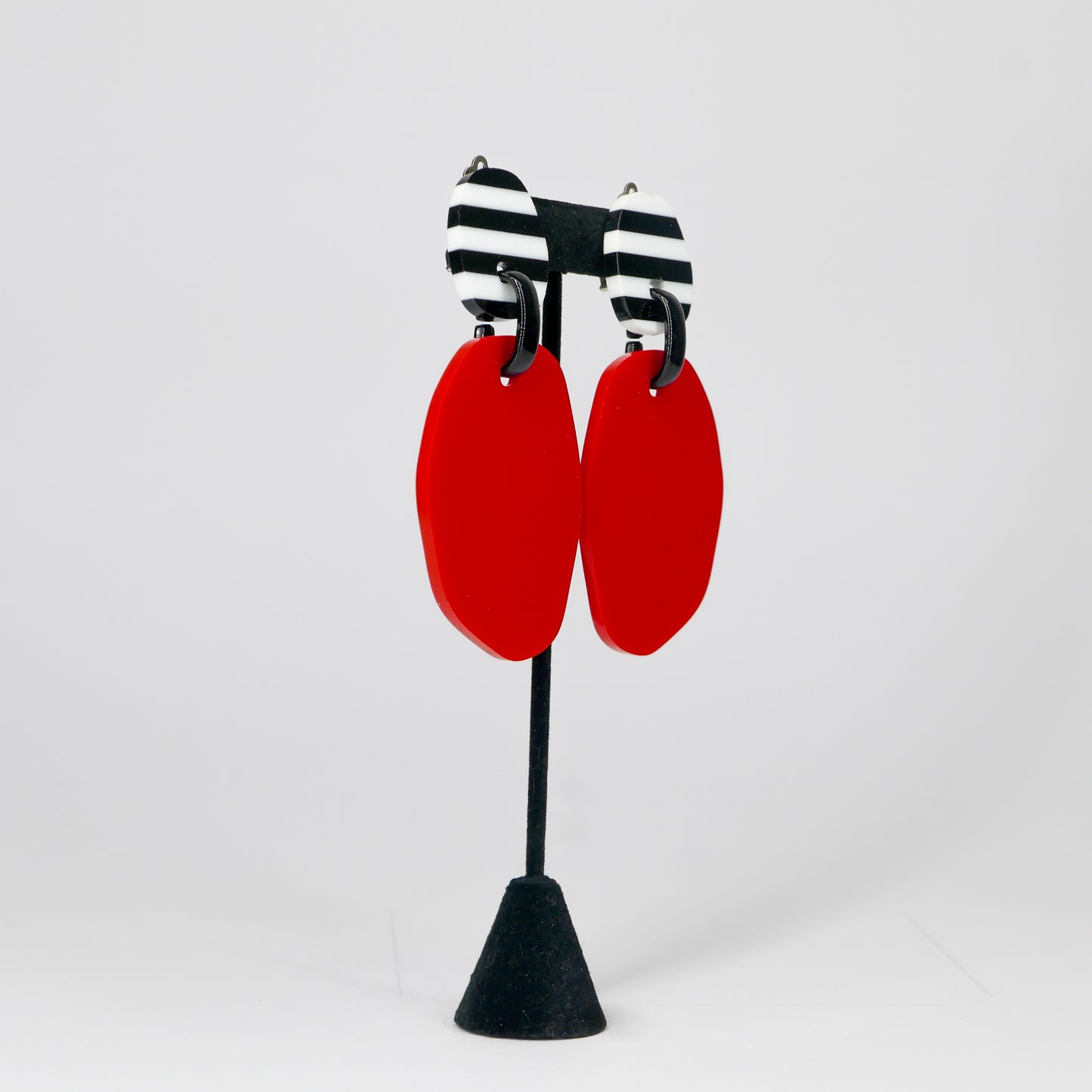 ג'יין רד ופסים שחורים