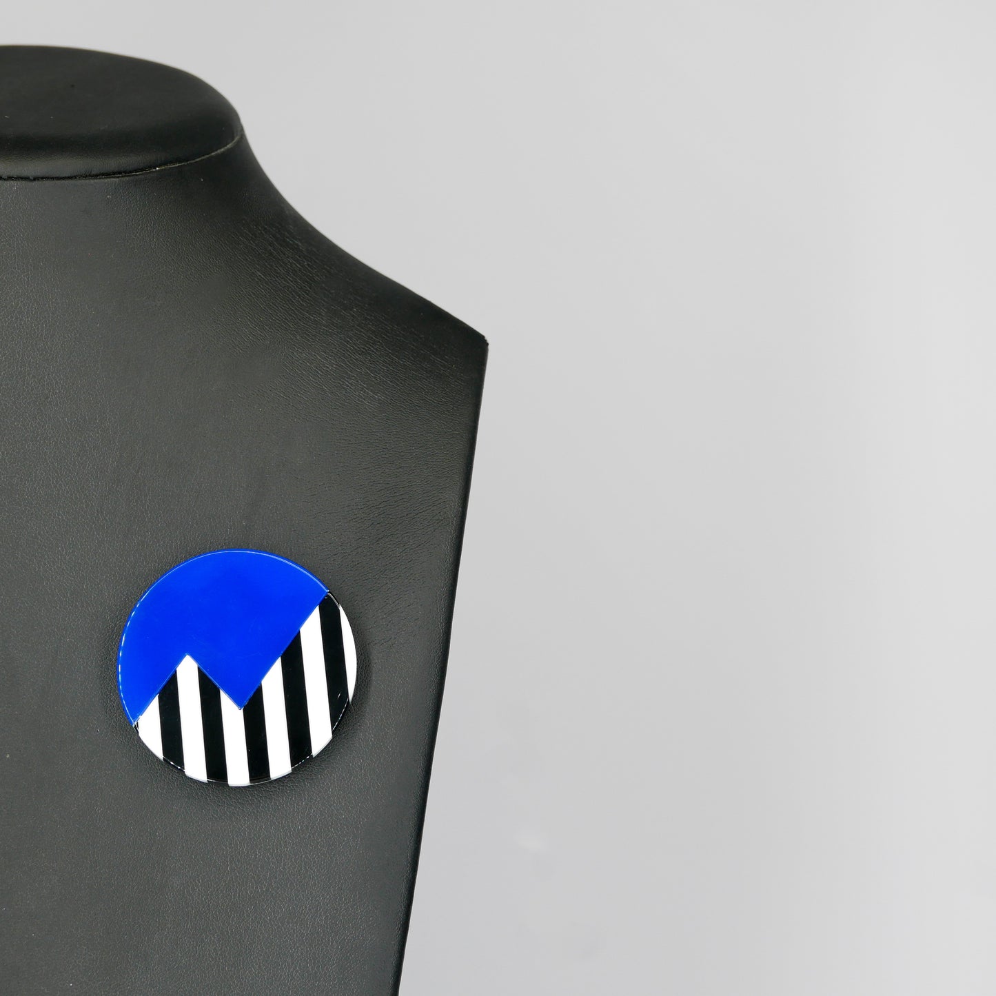 כחול רעם ושחור